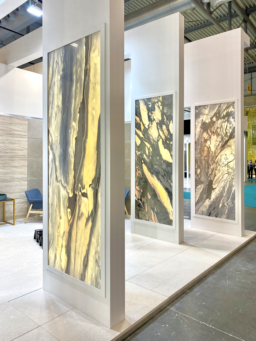 moca-stone-marmomac-2021-stone-design-architecture-own-quarry-portugal-stone-moleanos-moca-creme-marble