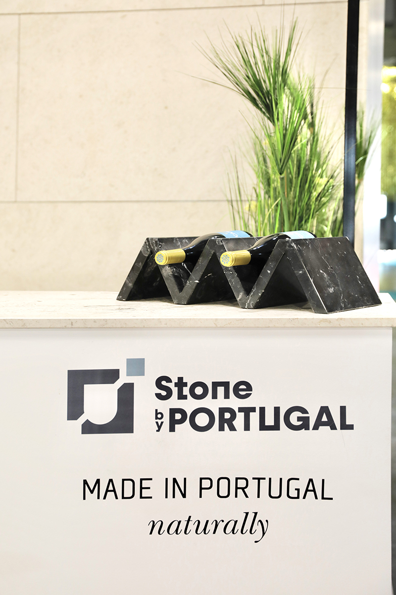 moca-stone-marmomac-2021-stone-design-architecture-own-quarry-portugal-stone-moleanos-moca-creme-marble